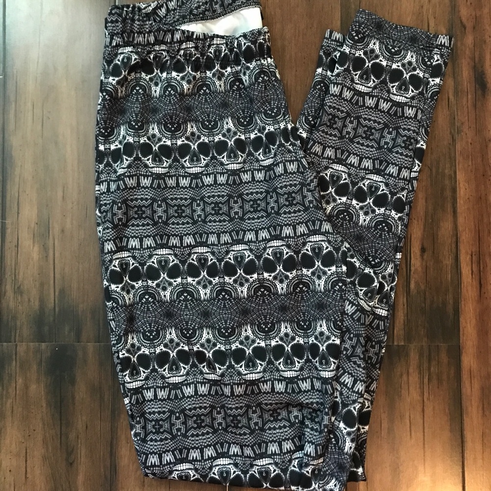 Torrid Skull Print Leggings